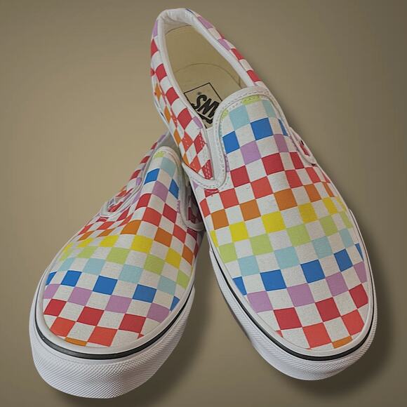 Men's 10 VANS Classic Slip On Checkerboard Rainbow Skate Shoes Like New - Picture 1 of 11